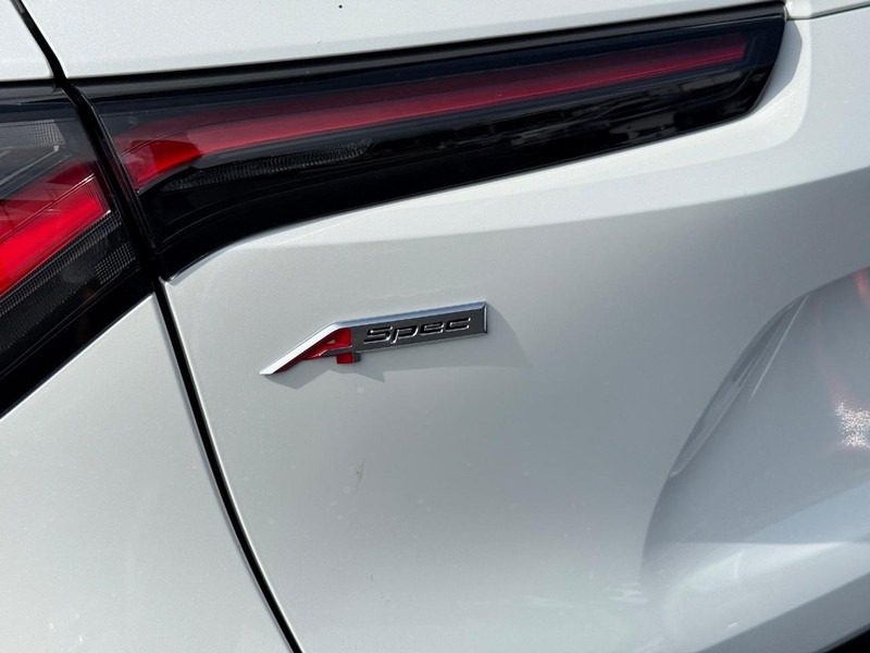 Acura ADX Vehicle Full-screen Gallery Image 04