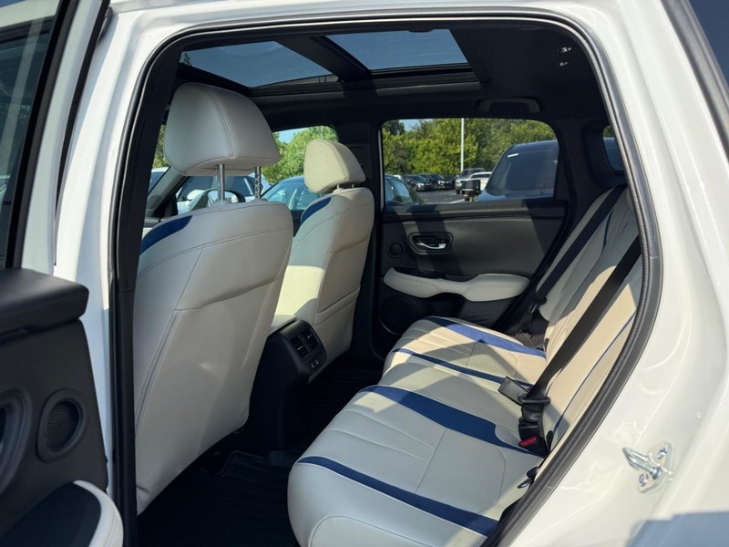 Acura ADX Vehicle Full-screen Gallery Image 06