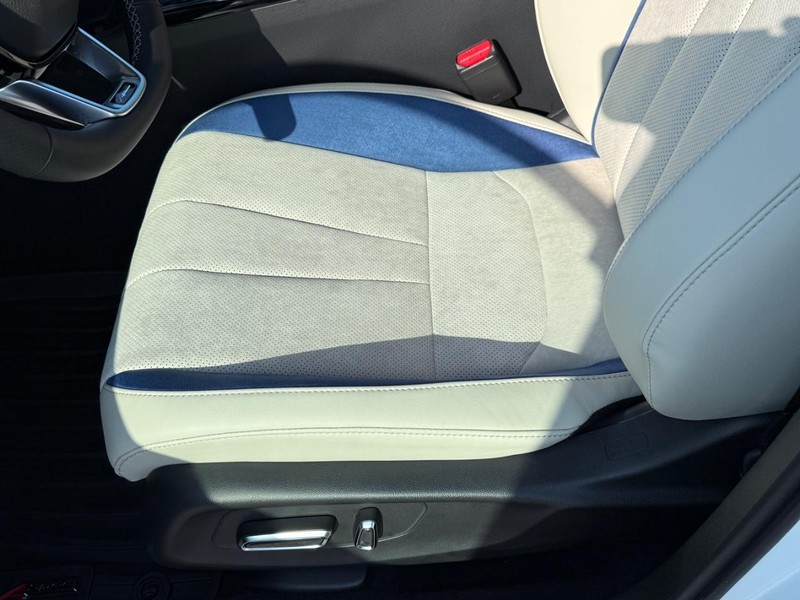 Acura ADX Vehicle Full-screen Gallery Image 11