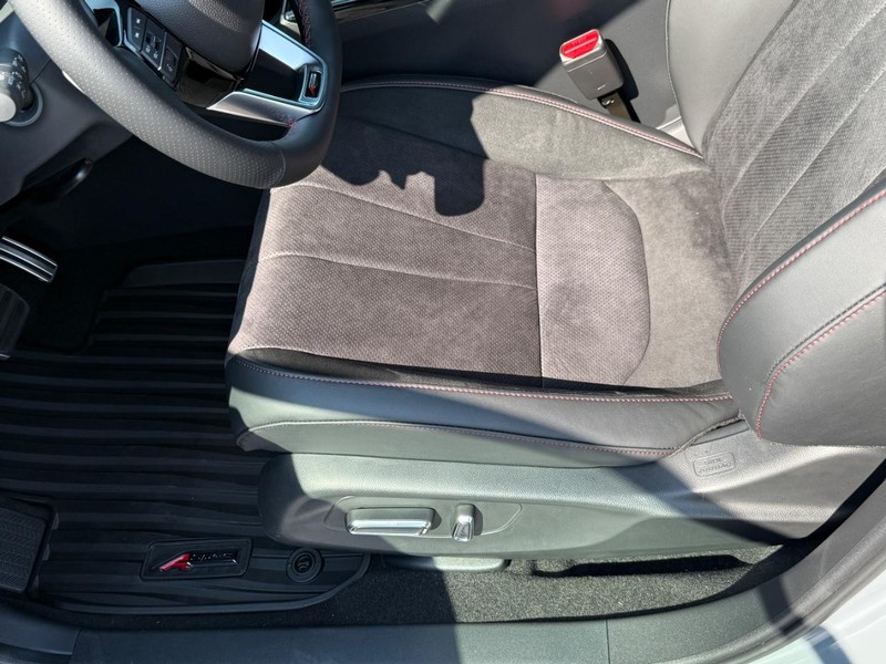 Acura ADX Vehicle Full-screen Gallery Image 11