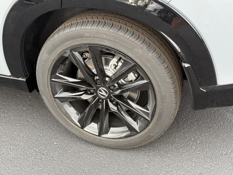 Acura ADX Vehicle Full-screen Gallery Image 05