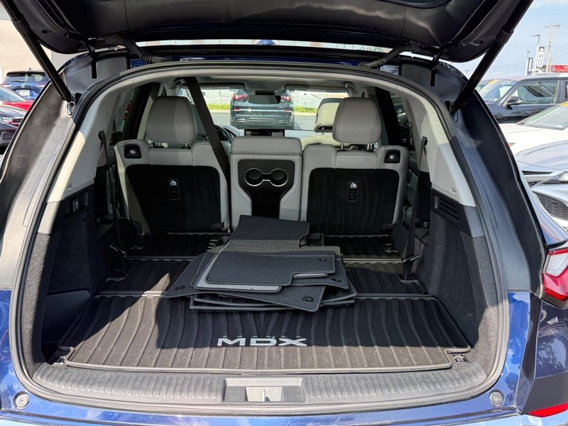 Acura MDX Vehicle Full-screen Gallery Image 04