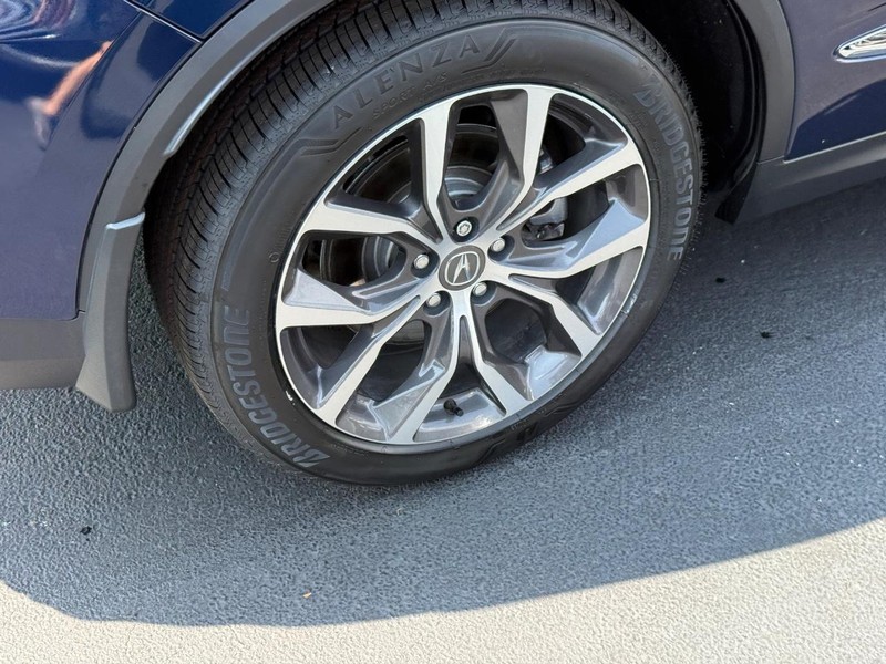 Acura MDX Vehicle Full-screen Gallery Image 07