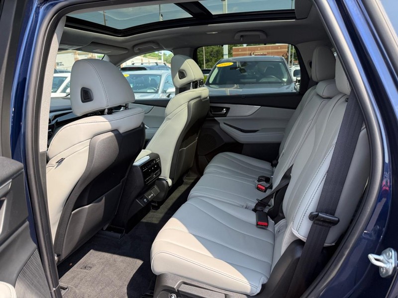 Acura MDX Vehicle Full-screen Gallery Image 10