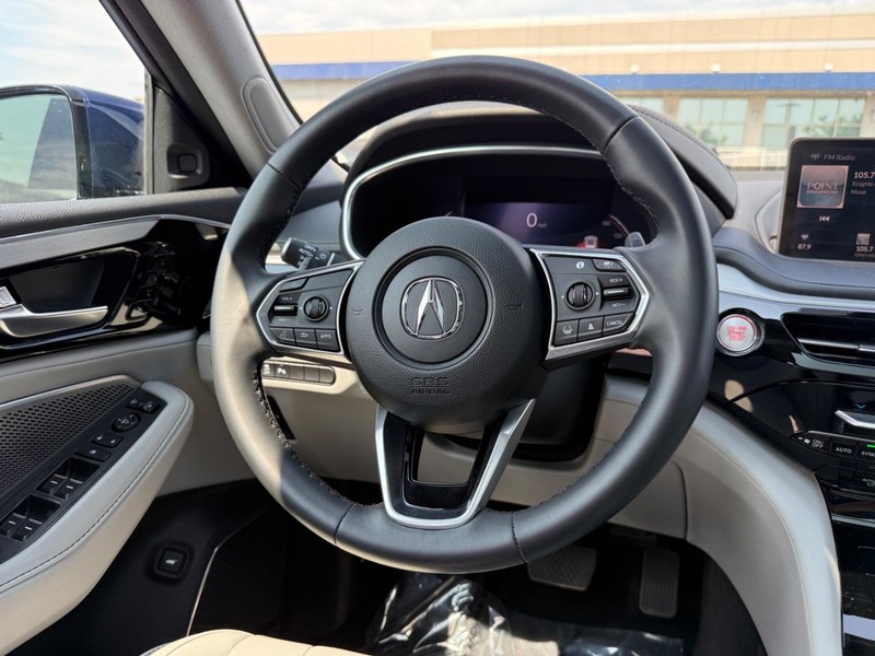 Acura MDX Vehicle Full-screen Gallery Image 12