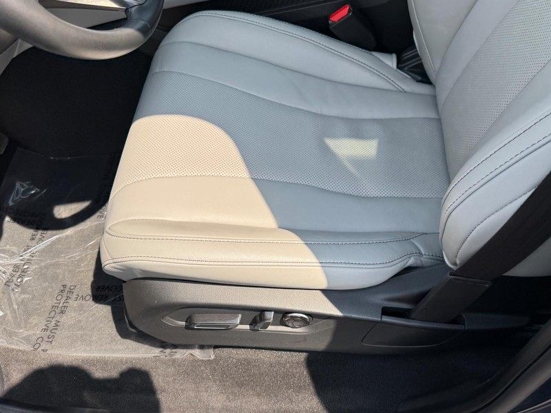 Acura MDX Vehicle Full-screen Gallery Image 16