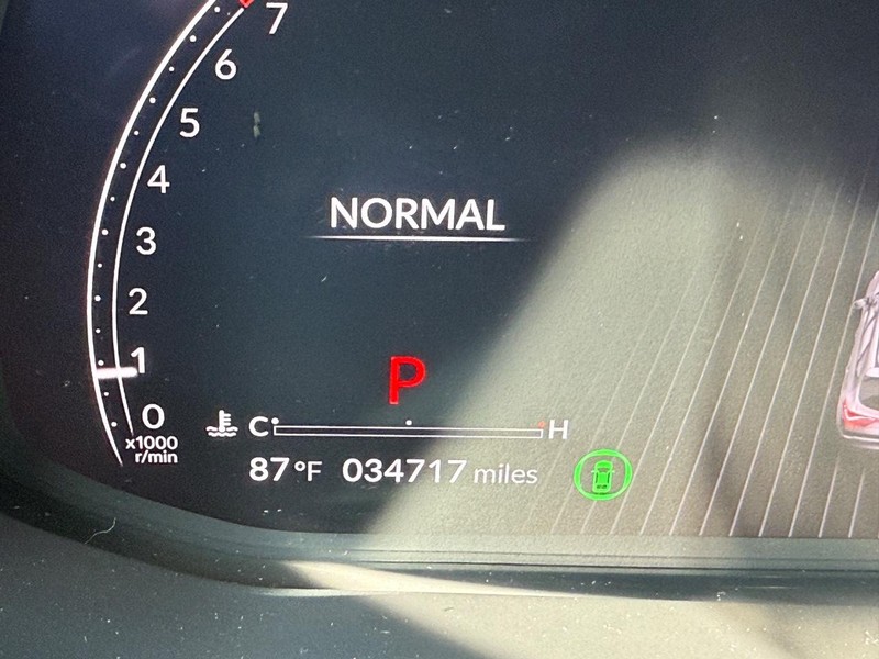 Acura MDX Vehicle Full-screen Gallery Image 20