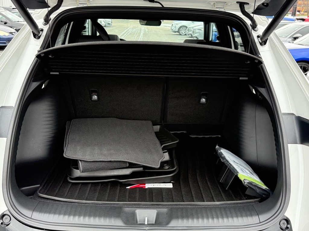 Acura ADX Vehicle Full-screen Gallery Image 04