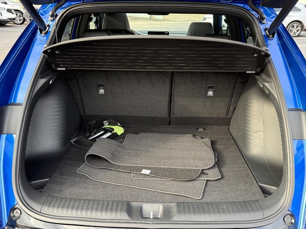 Acura ADX Vehicle Full-screen Gallery Image 04