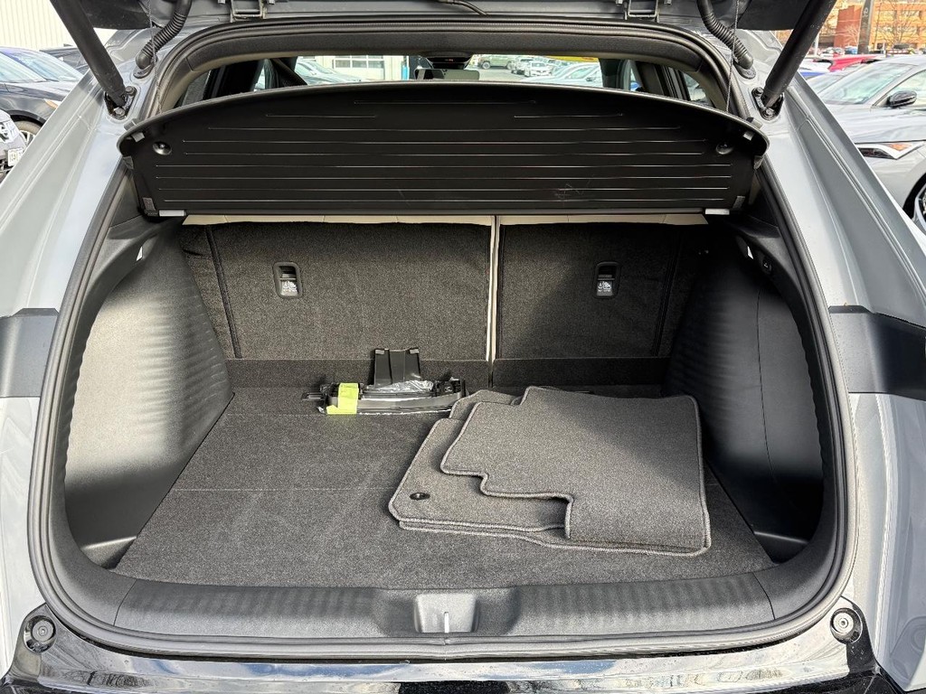 Acura ADX Vehicle Full-screen Gallery Image 04