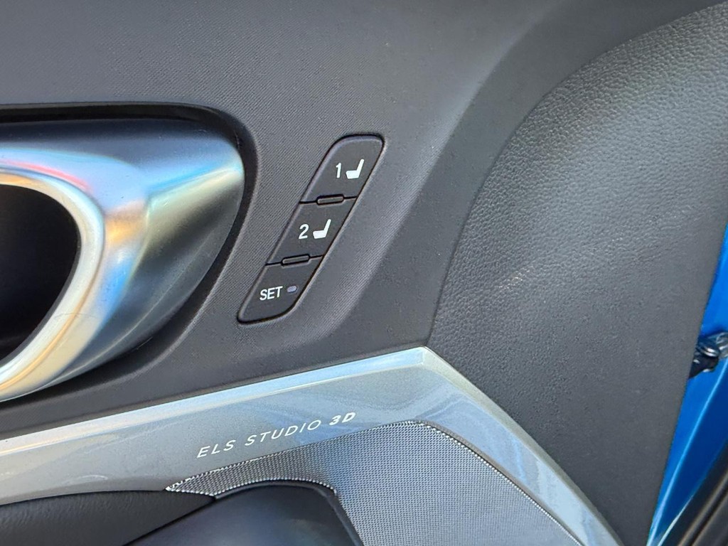 Acura Integra Vehicle Full-screen Gallery Image 11