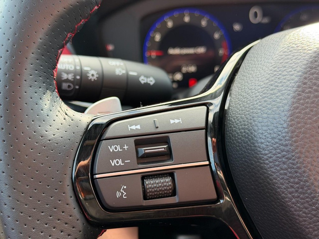 Acura ADX Vehicle Full-screen Gallery Image 23