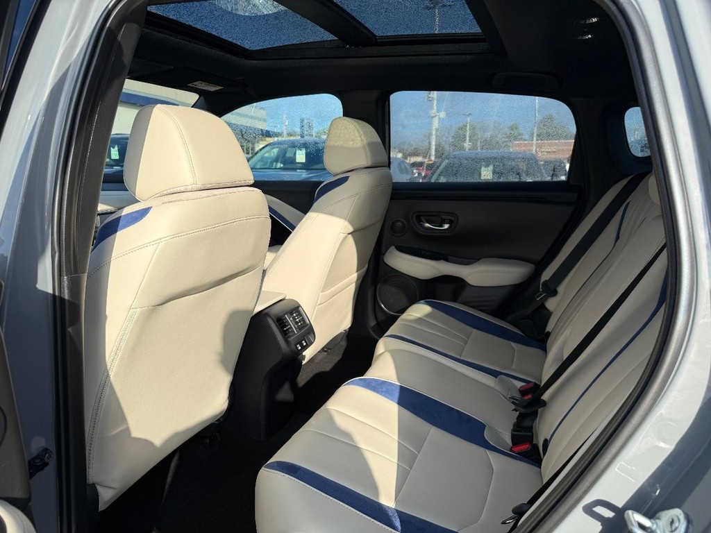 Acura ADX Vehicle Full-screen Gallery Image 11
