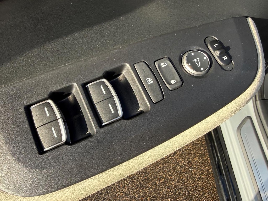 Acura ADX Vehicle Full-screen Gallery Image 15