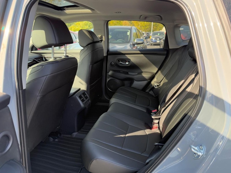 Acura ADX Vehicle Full-screen Gallery Image 05