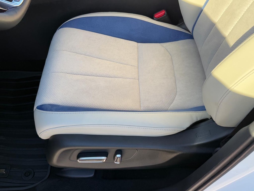 Acura ADX Vehicle Full-screen Gallery Image 11