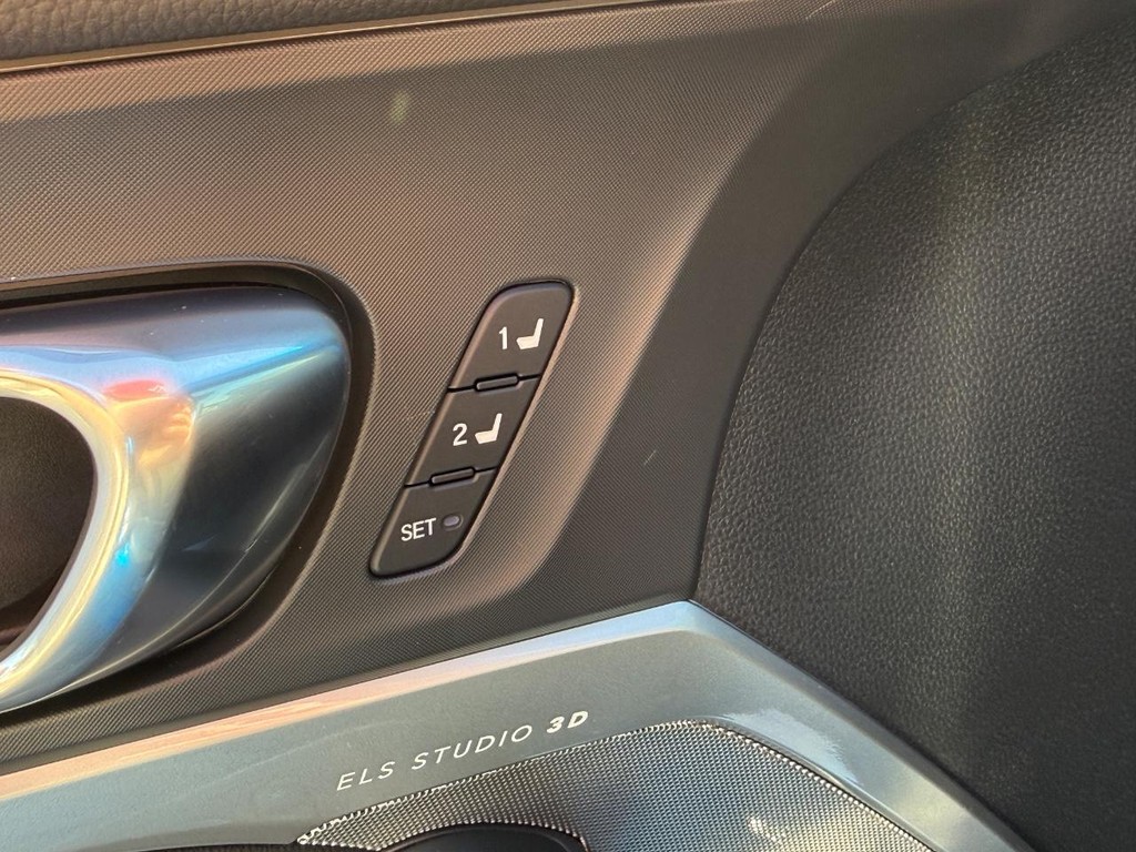 Acura Integra Vehicle Full-screen Gallery Image 16