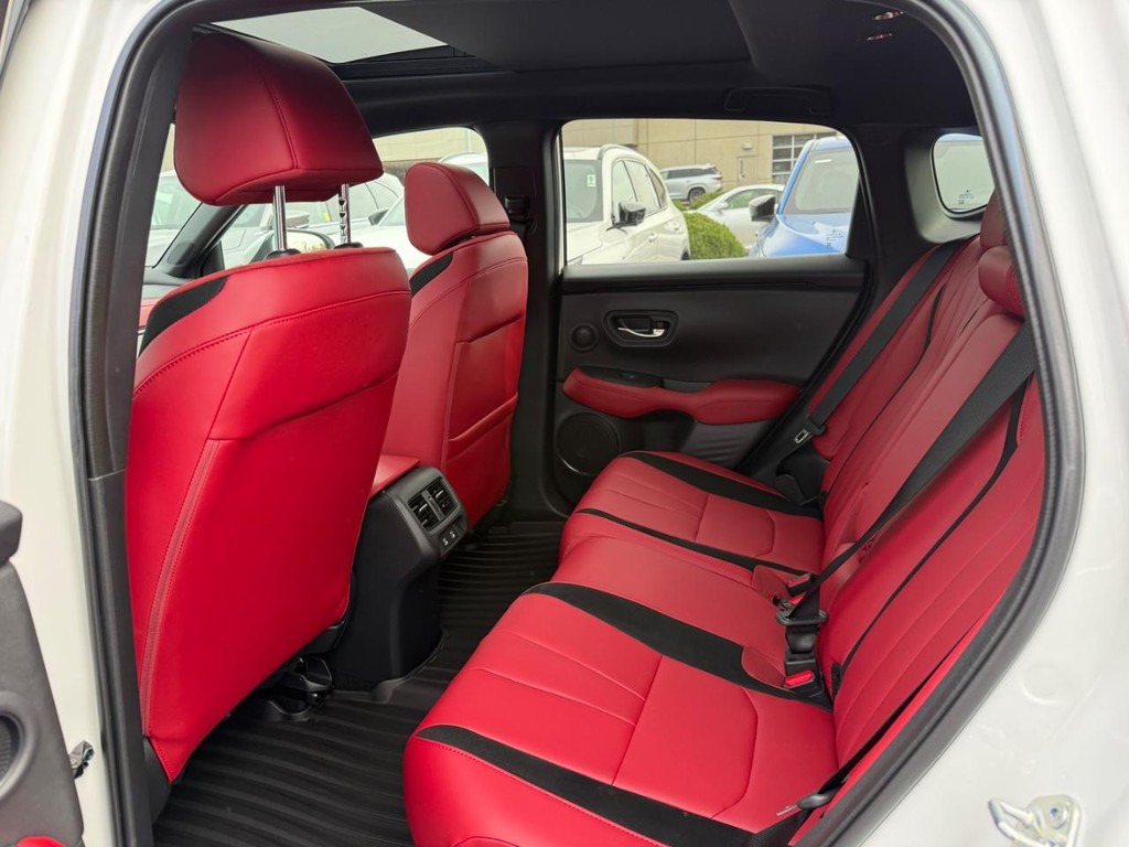 Acura ADX Vehicle Full-screen Gallery Image 06