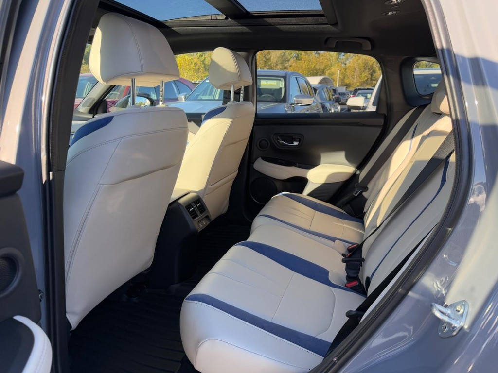 Acura ADX Vehicle Full-screen Gallery Image 05