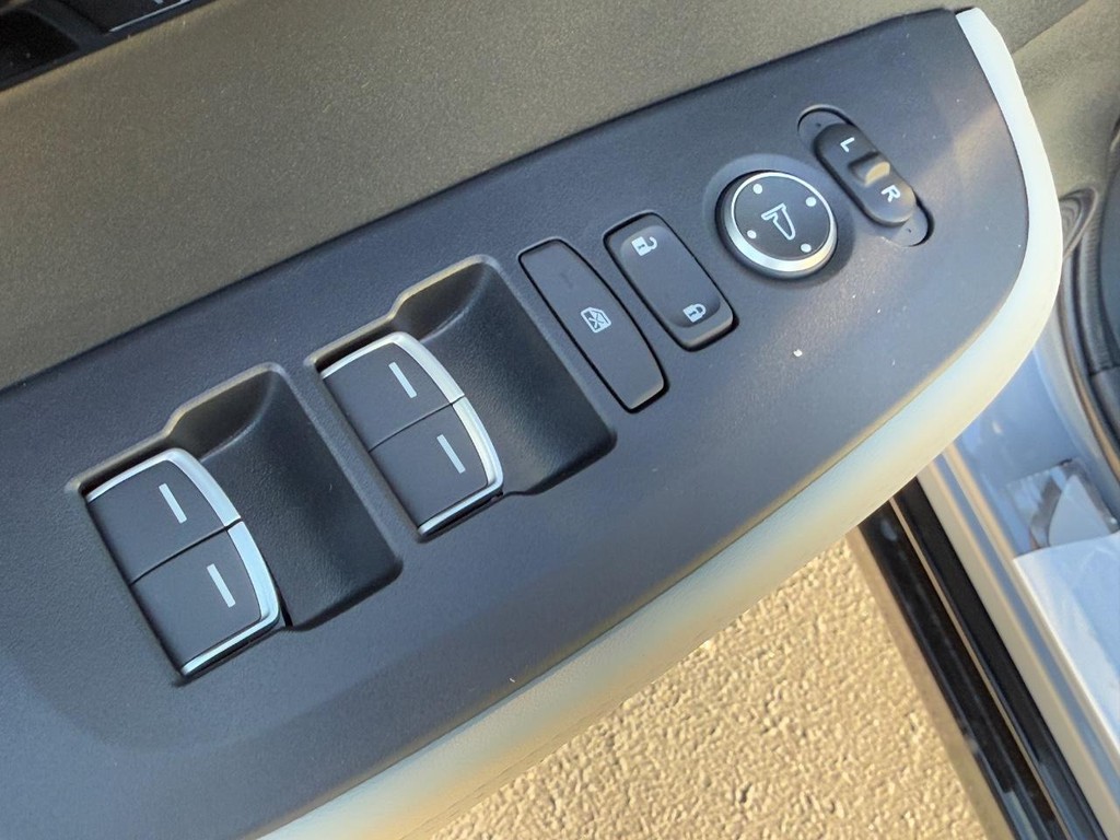 Acura ADX Vehicle Full-screen Gallery Image 09
