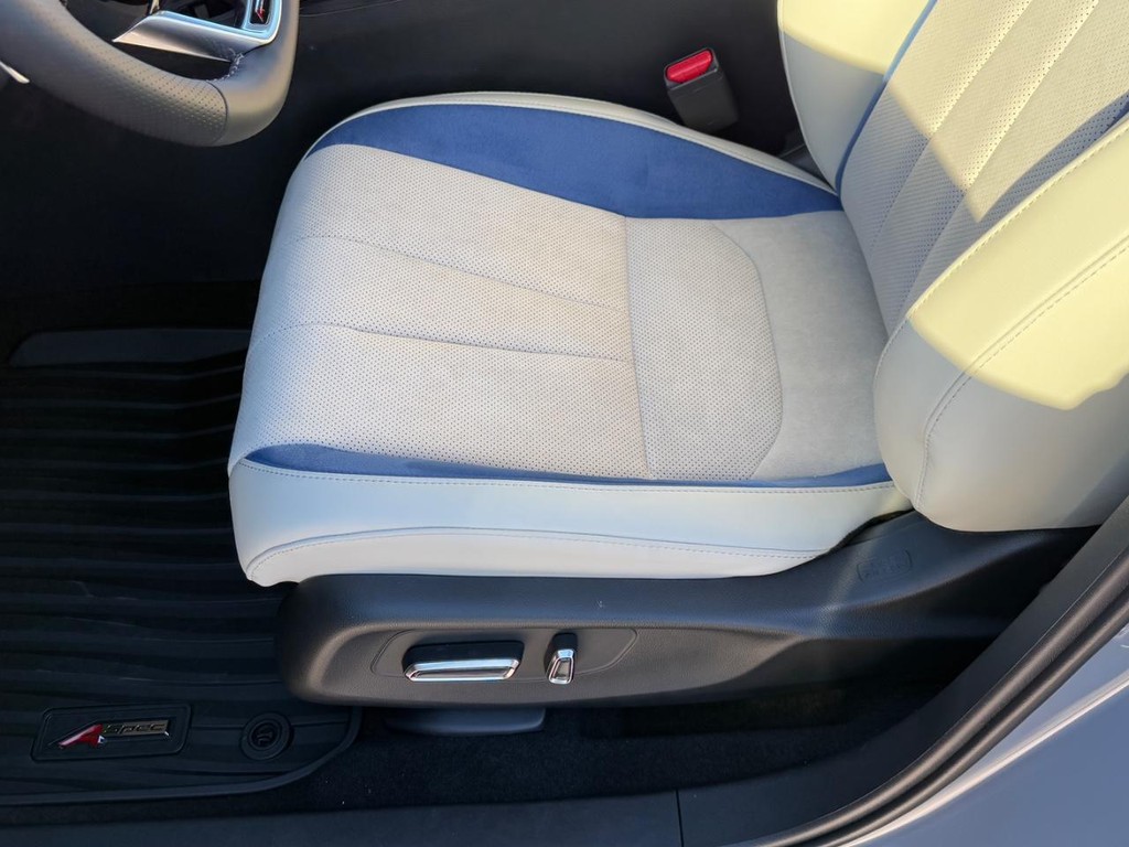 Acura ADX Vehicle Full-screen Gallery Image 10