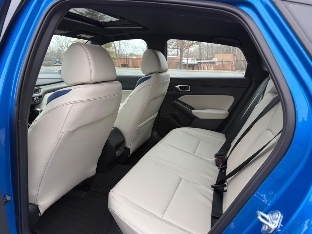 Acura Integra Vehicle Full-screen Gallery Image 06