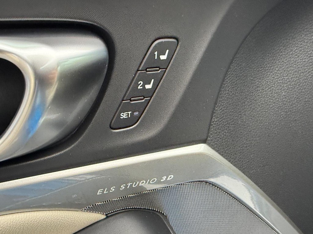Acura Integra Vehicle Full-screen Gallery Image 11