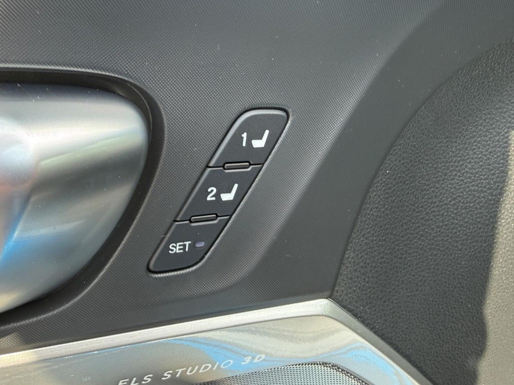 Acura Integra Vehicle Full-screen Gallery Image 17