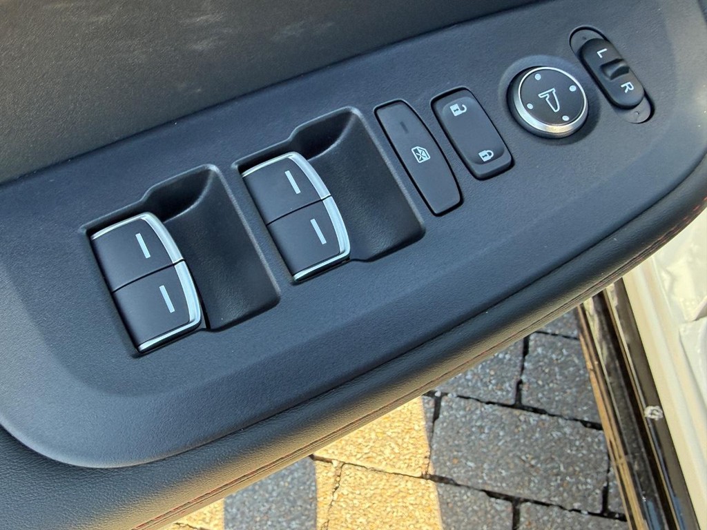 Acura ADX Vehicle Full-screen Gallery Image 10