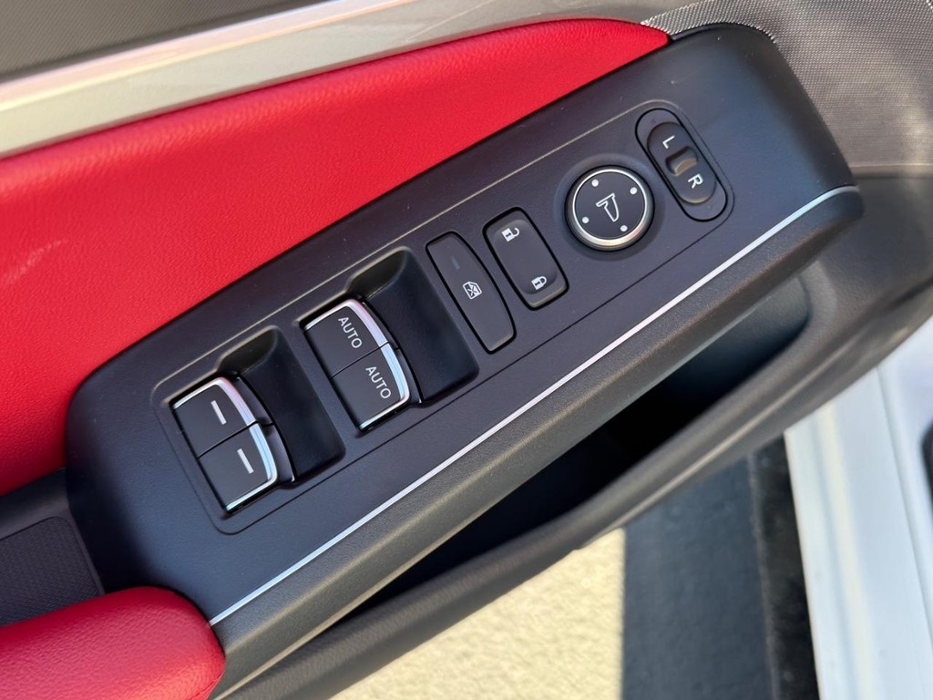Acura Integra Vehicle Full-screen Gallery Image 09