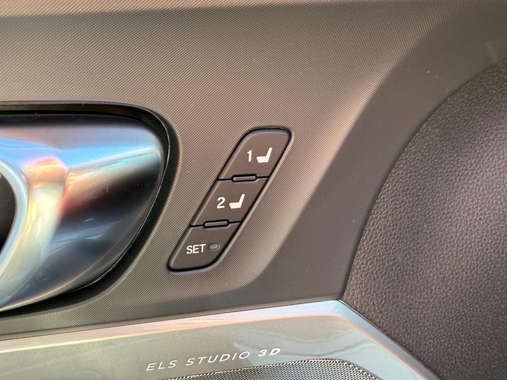 Acura Integra Vehicle Full-screen Gallery Image 10