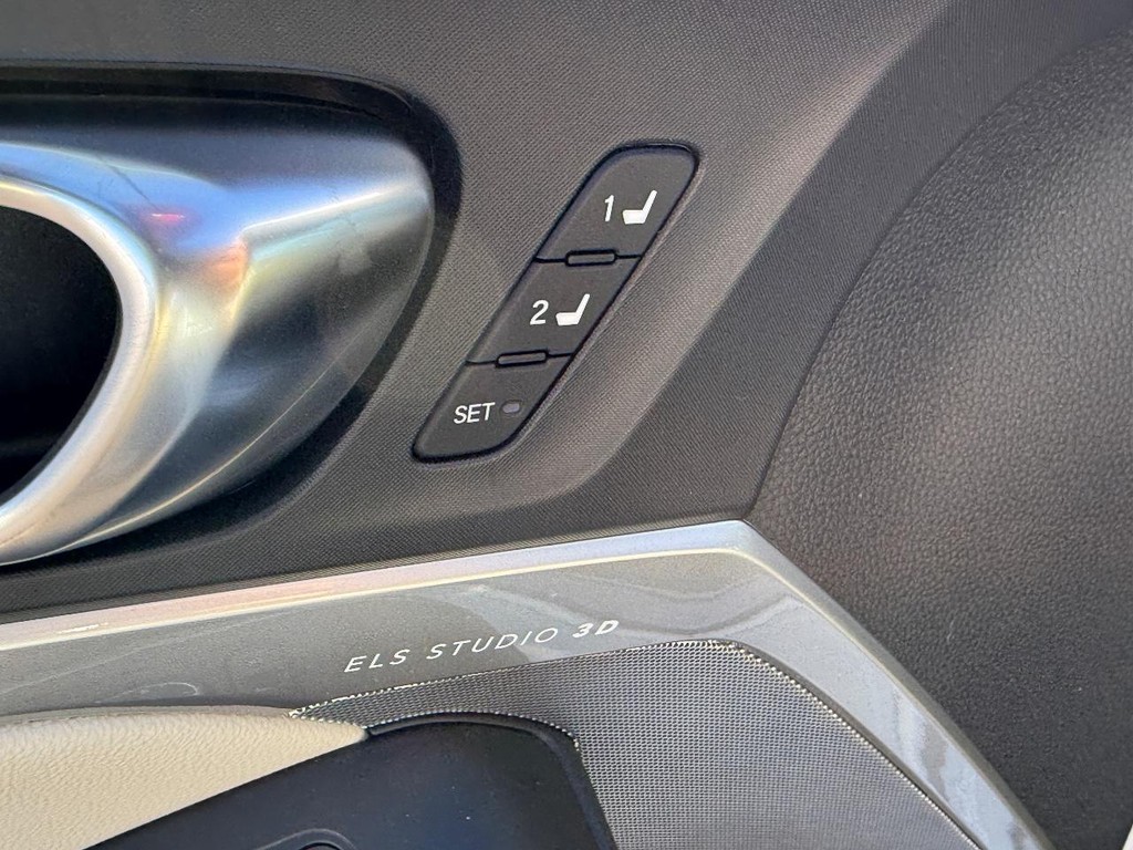 Acura Integra Vehicle Full-screen Gallery Image 11