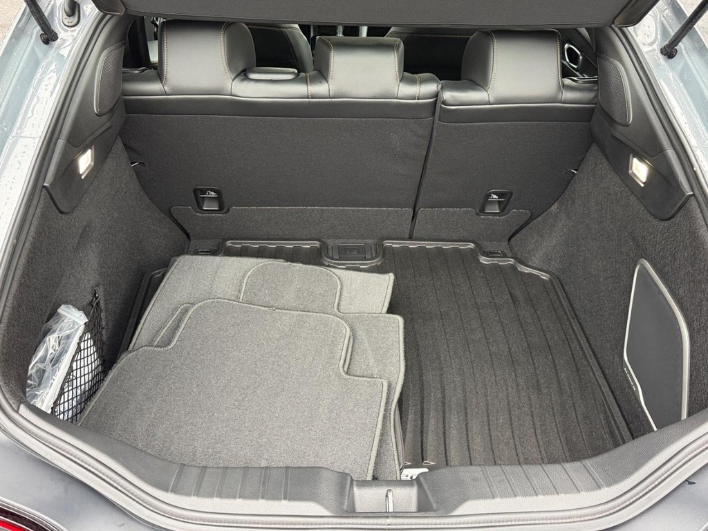 Acura Integra Vehicle Full-screen Gallery Image 04