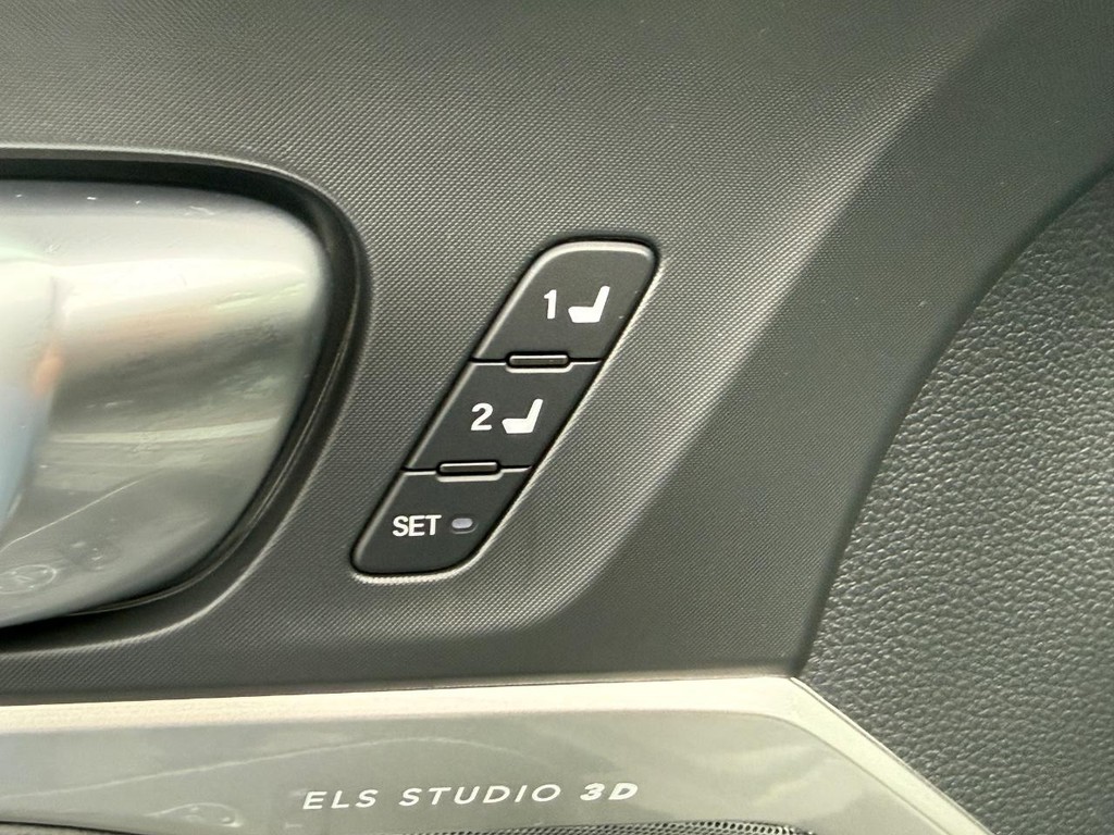 Acura Integra Vehicle Full-screen Gallery Image 17