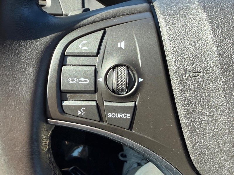 Acura MDX Vehicle Full-screen Gallery Image 17