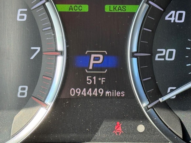 Acura MDX Vehicle Full-screen Gallery Image 20