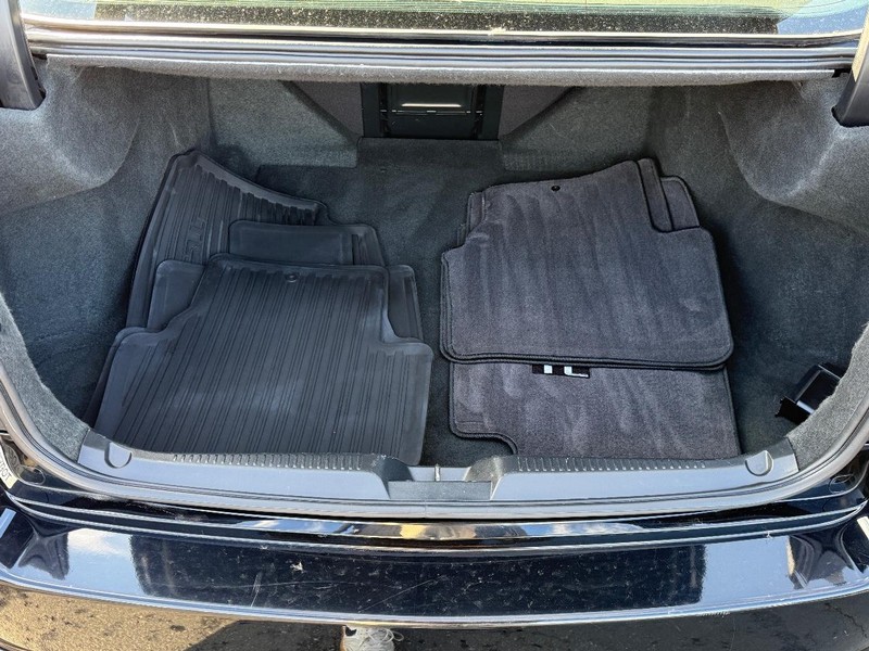 Acura TL Vehicle Full-screen Gallery Image 04