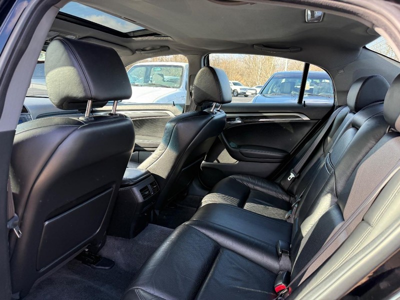 Acura TL Vehicle Full-screen Gallery Image 10