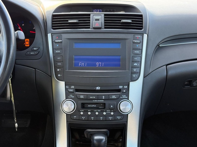 Acura TL Vehicle Full-screen Gallery Image 13