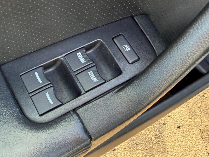 Acura TL Vehicle Full-screen Gallery Image 14