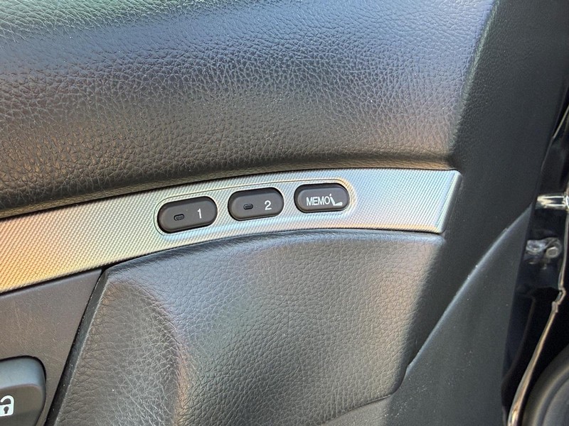 Acura TL Vehicle Full-screen Gallery Image 15