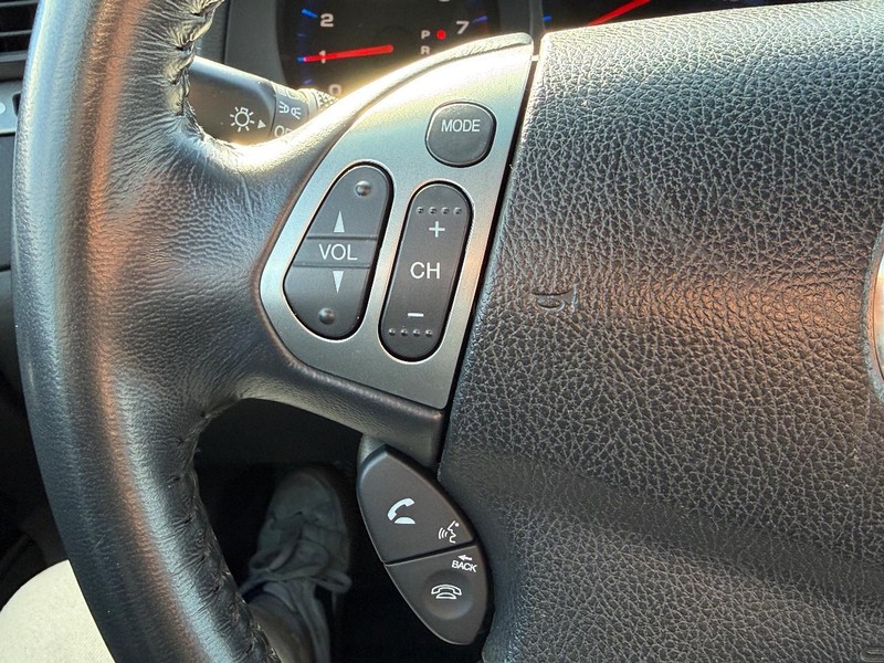 Acura TL Vehicle Full-screen Gallery Image 17