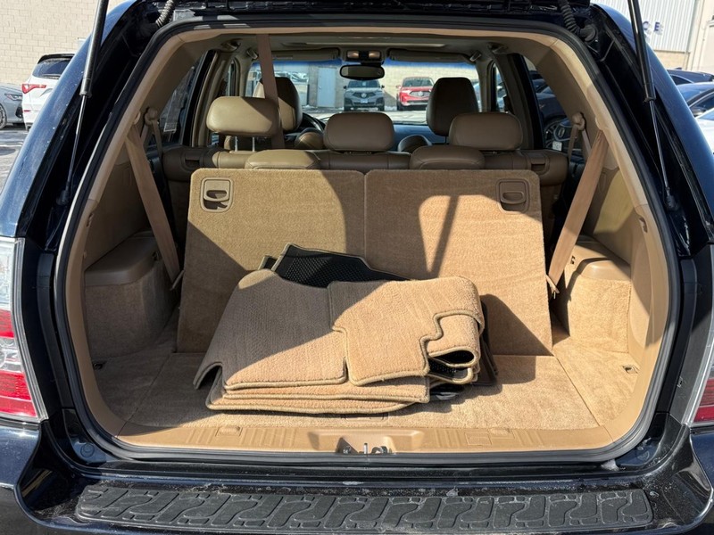 Acura MDX Vehicle Full-screen Gallery Image 04