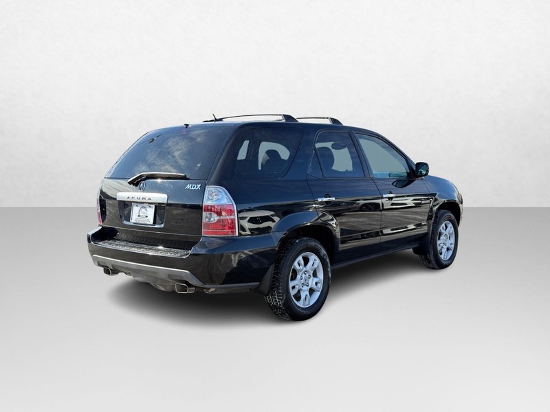 Acura MDX Vehicle Full-screen Gallery Image 06