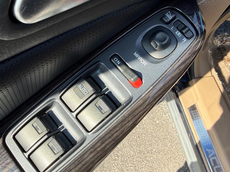 Acura MDX Vehicle Full-screen Gallery Image 14