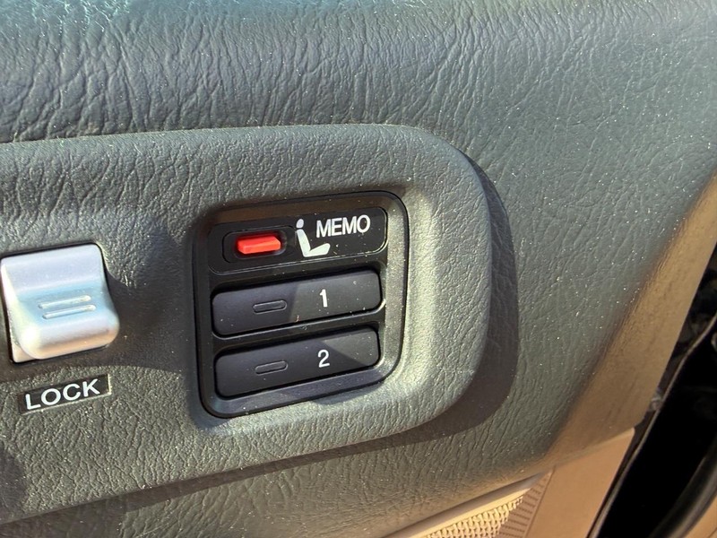 Acura MDX Vehicle Full-screen Gallery Image 15