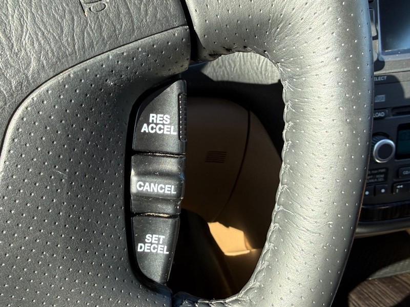 Acura MDX Vehicle Full-screen Gallery Image 18