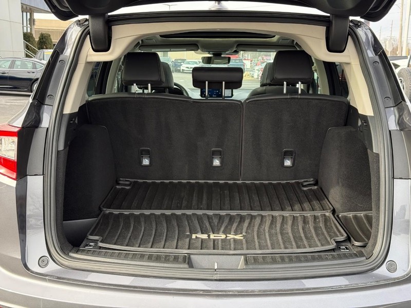 Acura RDX Vehicle Full-screen Gallery Image 04