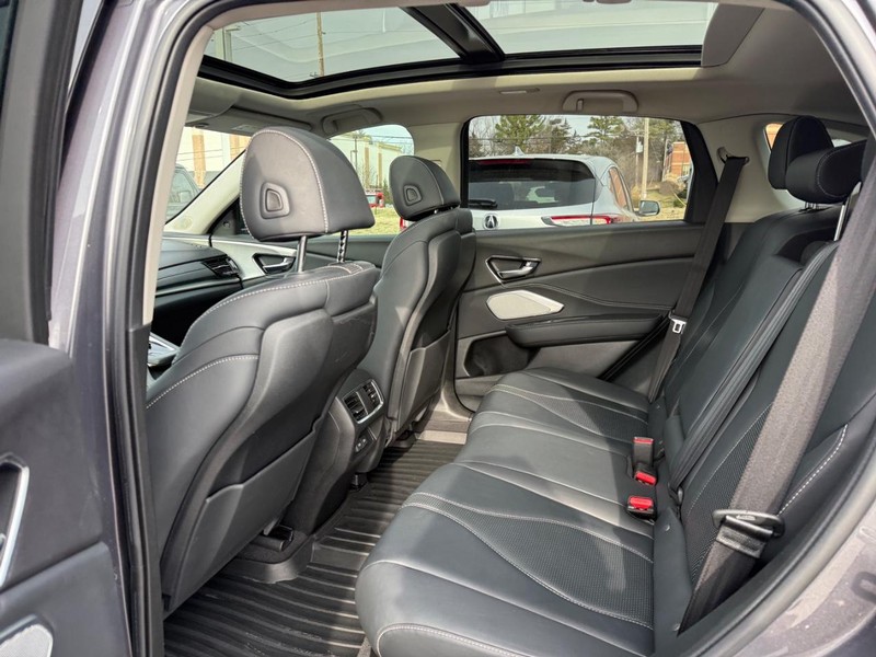 Acura RDX Vehicle Full-screen Gallery Image 10