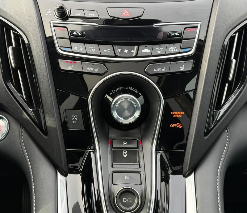 Acura RDX Vehicle Full-screen Gallery Image 14